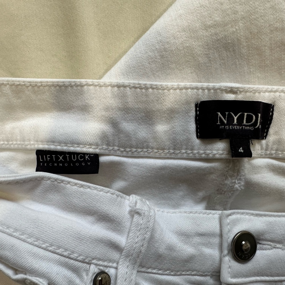 NYDJ. WOMEN. KNEE. PANTS. White Size 4 - Picture 3 of 8